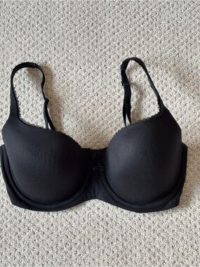 VICTORIA’S SECRET Black Scalloped Edges Bra 34DD